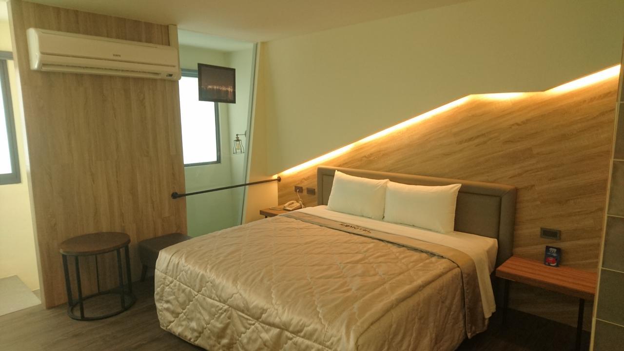 Travel Port Motel Kaohsiung Exterior photo